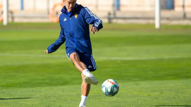 Kagawa, en la mañana de este viernes, durante el entrenamiento del Real Zaragoza.