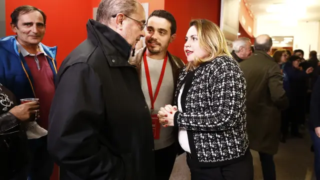 Javier Lambán llega a la sede del PSOE en Zaragoza.