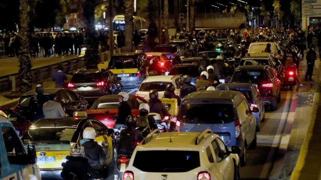 Los CDR cortan el tráfico en una calle de Barcelona