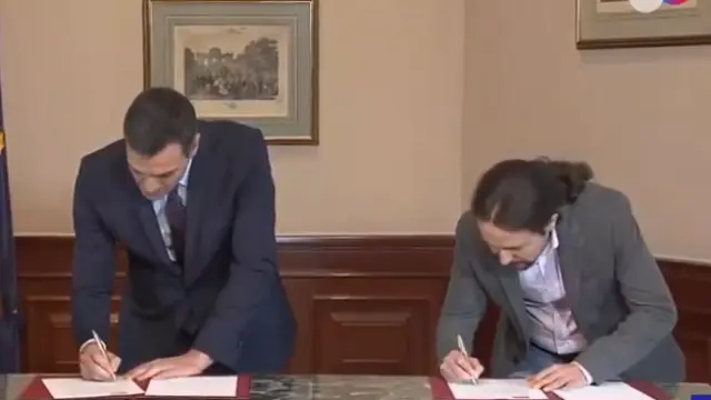 Sánchez e Iglesias firman en directo el principio de acuerdo para formar un Gobierno progresista.
