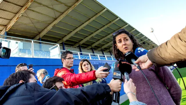 Paloma Fernández, capitana del RCD Espanyol, atiende a los medios en la Ciudad Deportiva Dani Jarque tras suspenderse el partido de su equipo contra el Granadilla por incomparecencia de las jugadoras