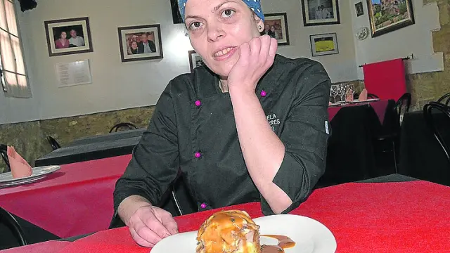 Ángela Torres, en su restaurante en Rubielos de Mora.