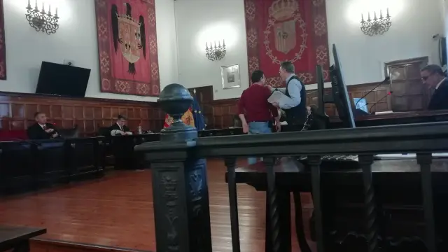 El acusado en la sala de la antigua Audiencia de Zaragoza, donde se celebró este juicio porque la Junta Electoral Central ocupó las dependencias del tribunal.