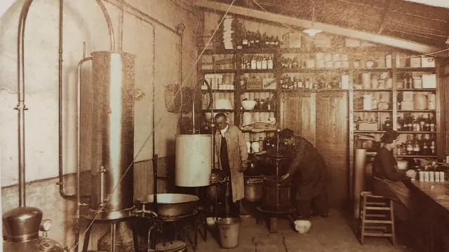 Laboratorio de las antiguas instalaciones de SAFA, situado en la zaragozana calle del Coso (año 1925).