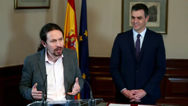 Unidas Podemos (Together We Can) leader Pablo Iglesias speaks next to Spanish acting Prime Minister Pedro Sanchez during a news conference at Spain's Parliament in Madrid, Spain, November 12, 2019. REUTERS/Sergio Perez [[[REUTERS VOCENTO]]] SPAIN-ELECTION/