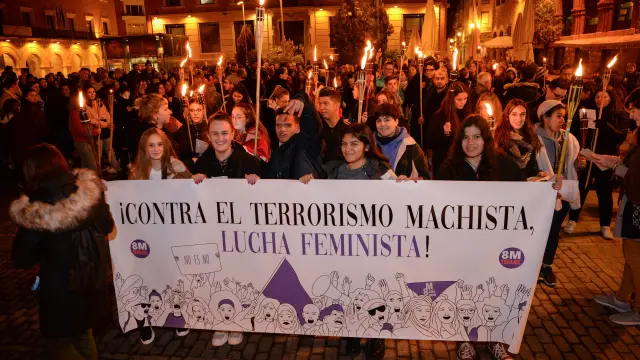 Manifestación en Teruel por el Día Internacional para la eliminación de la violencia contra la mujer