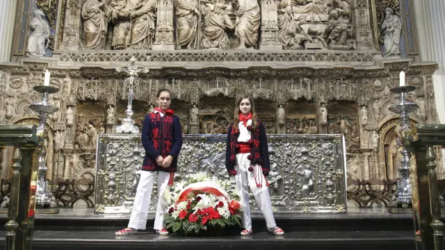 Ofrenda en honor a San Francisco Javier (casa de Navarra) en la basílica del Pilar de Zaragoza el 3 de diciembre de 2006.