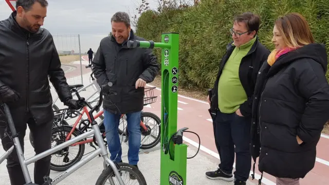Inauguración de los primeros 1,5 kilómetros del carril bici que conectará La Puebla de Alfindén con Zaragoza.