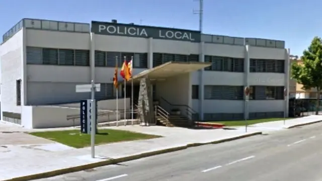 Fachada del cuartel de la Policía Local de Huesca.
