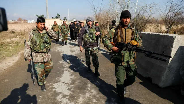 Las fuerzas de seguridad desplegadas en la zona tras el ataque en Bagram.