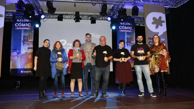 Foto de familia de los galardonados en los IX Premios del Cómic Aragonés
