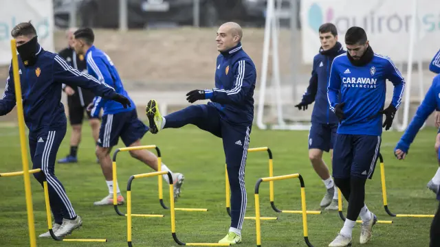 Guti, Pombo y Papunashvili, ayer, en el entrenamiento previo al viaje del Real Zaragoza a Ciudad Real.