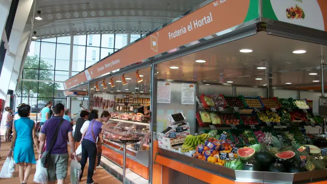 Interior del mercado de Valdespartera.