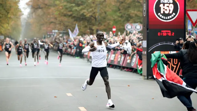 El keniano Eliud Kipchoge hace historia el pasado 12 de octubre al correr en Berlín por debajo de las dos horas un maratón