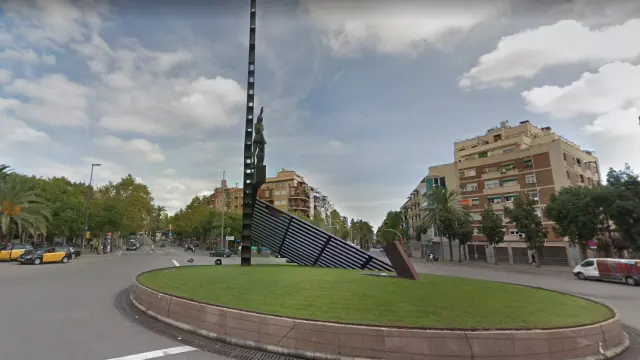 La agresión se produjo anoche en la plaza de la República de Barcelona.