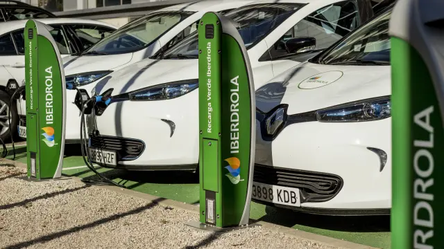 La recarga del coche eléctrico es uno de los puntos con los que se puede ahorrar en la factura energética.