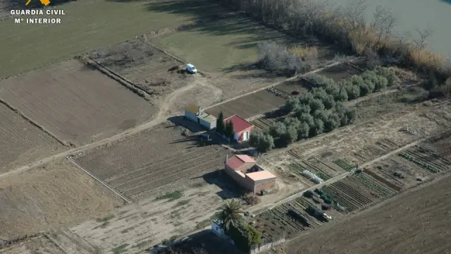 Edificaciones dentro de la zona de policía del río Ebro, en la localidad de Sástago.