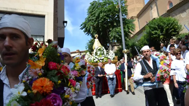 Foto de archivo de la procesión de la Virgen en las fiestas de Tauste.