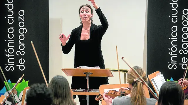 Laura Pérez Soria dirigió este viernes un ensayo de la Orquesta Sinfónica Ciudad de Zaragoza.
