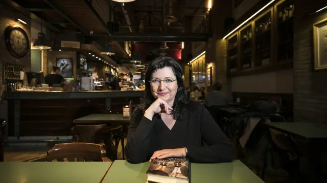Mari Pau Domínguez, periodista y escritora, presentó su novela en Ámbito Cultural.