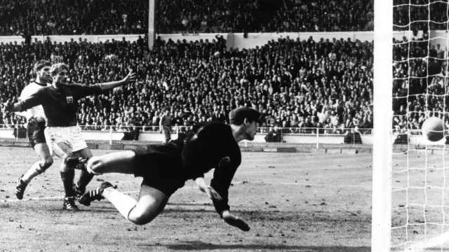 Hans Tikowski, durante la final del Mundial de 1966 en Londres.