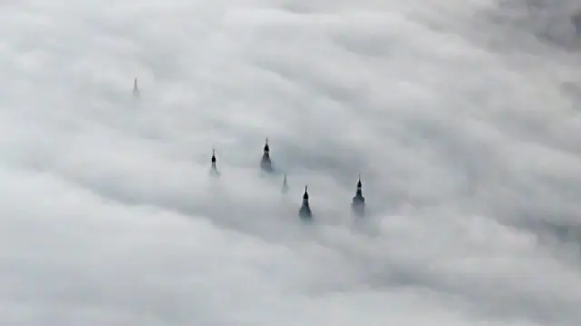 La niebla no permite ver el Pilar