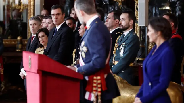 Pedro Sánchez, junto a Margarita Robles y Fernando Grande-Marlaska durante el discurso del Rey en la Pascua Militar