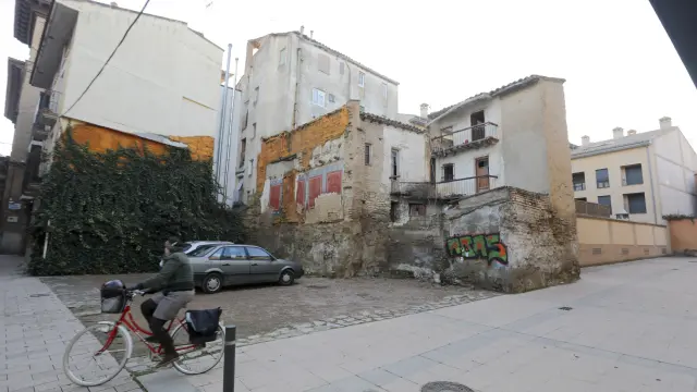 Parte trasera del edificio de la calle Dormer 4, que va a ser derribada / 8-1-20 / Foto Rafael Gobantes [[[FOTOGRAFOS]]]