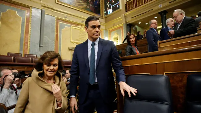 Sánchez y Calvo dejan sus escaños tras la segunda jornada del debate de investidura.