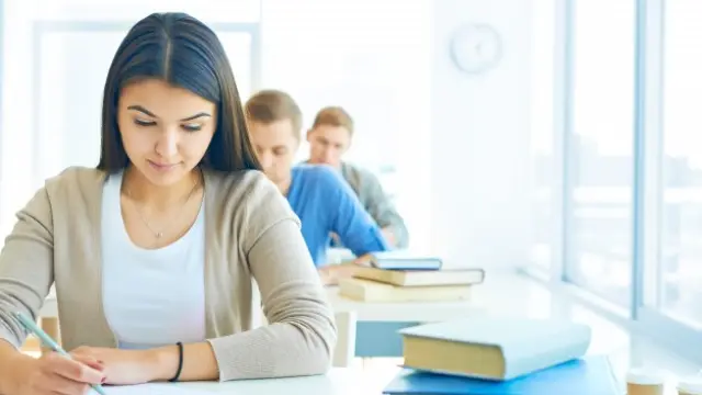 Muchos estudiantes utilizan las nuevas tecnologías para copiar en los exámenes