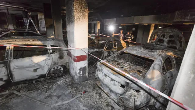 C/ Diputados Incendio garajes / 17-06-2016 / FOTO: GUILLERMO MESTRE [[[HA ARCHIVO]]]