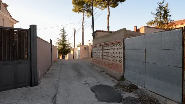 La calle del Rocío, que termina en un fondo de saco, estaba incluida en la ordenación urbanística abortada.