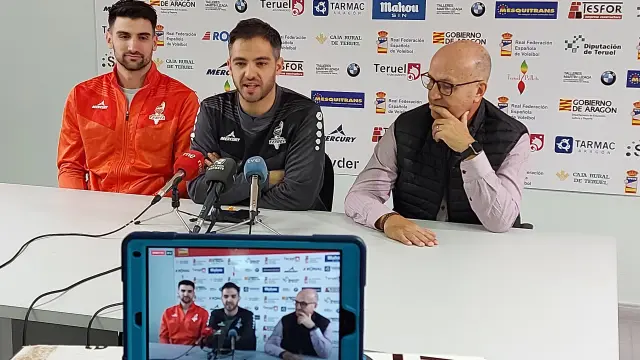 De izquierda a derecha, Pablo Bugallo, Carlos Ranera y Miguel Rivera, en la rueda de prensa previa a la Copa del Rey de voleibol.
