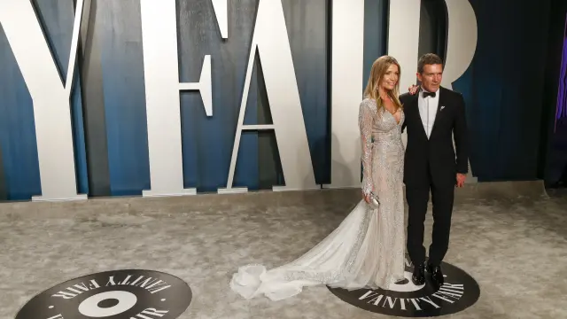 Antonio Banderas y su pareja, en la fiesta de Vanity Fair después de los premios Óscar 2020.