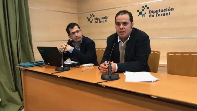 Antonio Amador, diputado de Presidencia de la Diputación, a la derecha el presentar los avances en la administración electrónica.