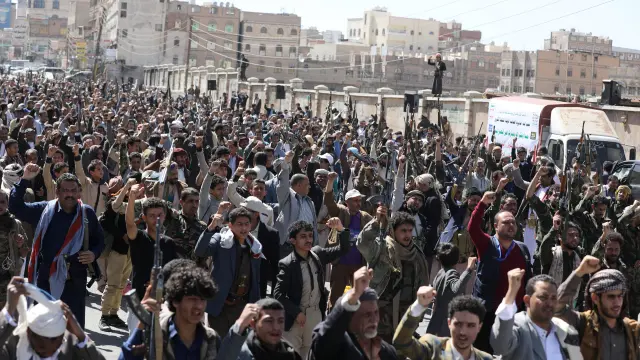 Decenas de hombres armados en Saná