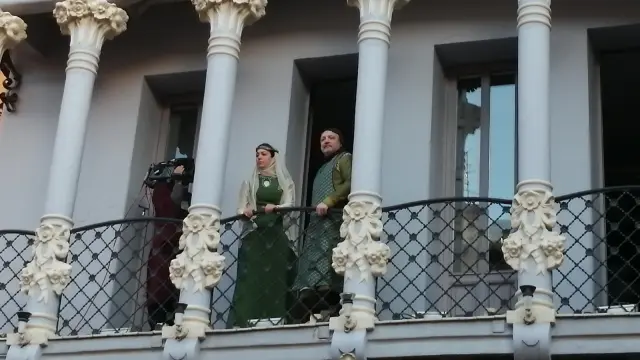 Isabel de Segura y Pedro de Azagra han salido al balcón tras la celebración del toro nupcial