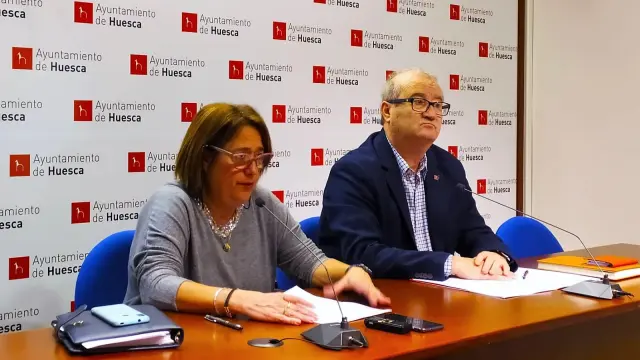 Rosa Gerbás y José María Romance durante la rueda de prensa sobre el área de Contratación