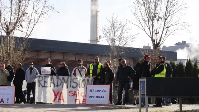 Trabajadores de Saica Flex en la protesta de hoy por la mañan