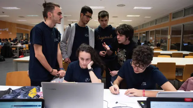 Trabajo en equipo en el Google Hash Code celebrado el 20 de febrero en la Escuela de Ingeniería y Arquitectura de Zaragoza.