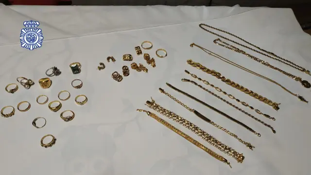 Imagen de las joyas que la Policía se incautó a la cuidadora