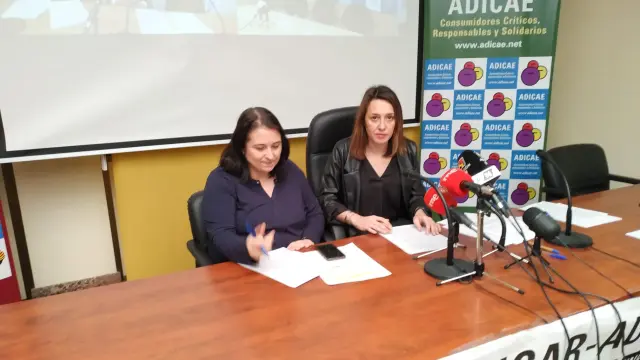 Icíar Gardeta, técnico de Adicae y la abogada Susana Tirado, este martes.