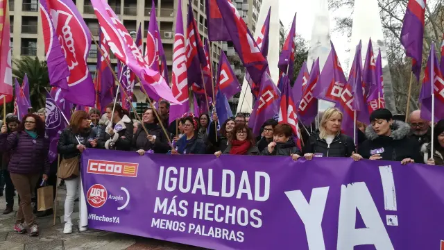 Protesta hoy de las mujeres en Paseo Contitución reivindicando la equiparación salarial, laboral y social.