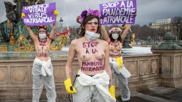 Las activistas de Femen han realizado una de sus acciones en París.
