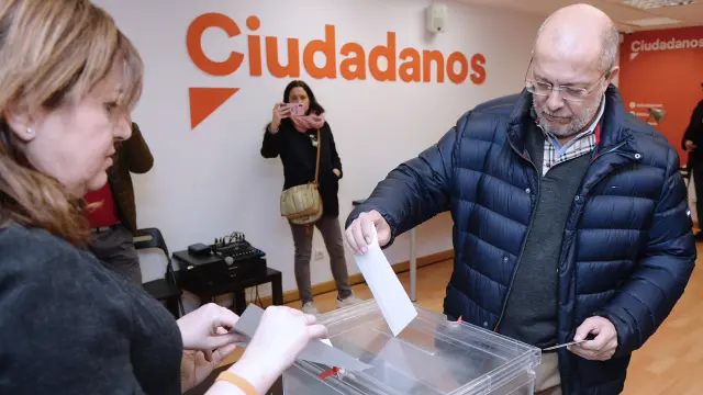 Momento de la votación del vicepresidente de Castilla y León, Francisco Igea