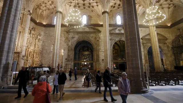 Las visitas guiadas a la catedral de Barbastro sí se han suspendido.