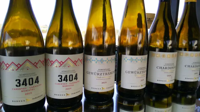 Atractiva imagen de los nuevos vinos de Bodega Pirineos.