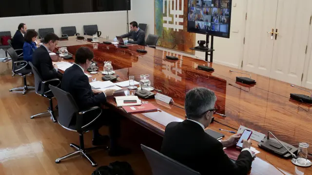 Videoconferencia de Pedro Sánchez con los presidentes de las comunidades autónomas.