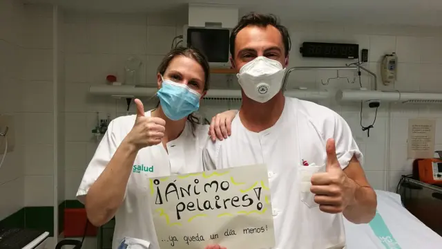 Los enfermeros Gisela Gavín Lalaguna y Álex Gállego Lardiés, compañeros en el servicio de Urgencias del hospital San Jorge de Huesca