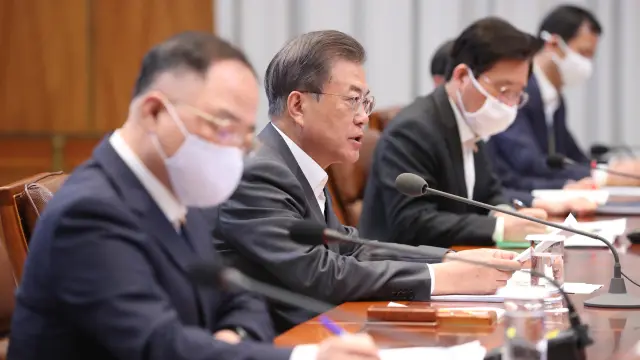 Emergency economic meeting amid coronavirus pandemic, in South Korea